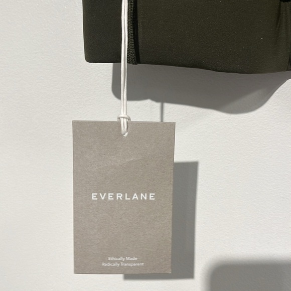 Everlane The Perform Cropped Top in dark olive green - size small - Picture 8 of 11